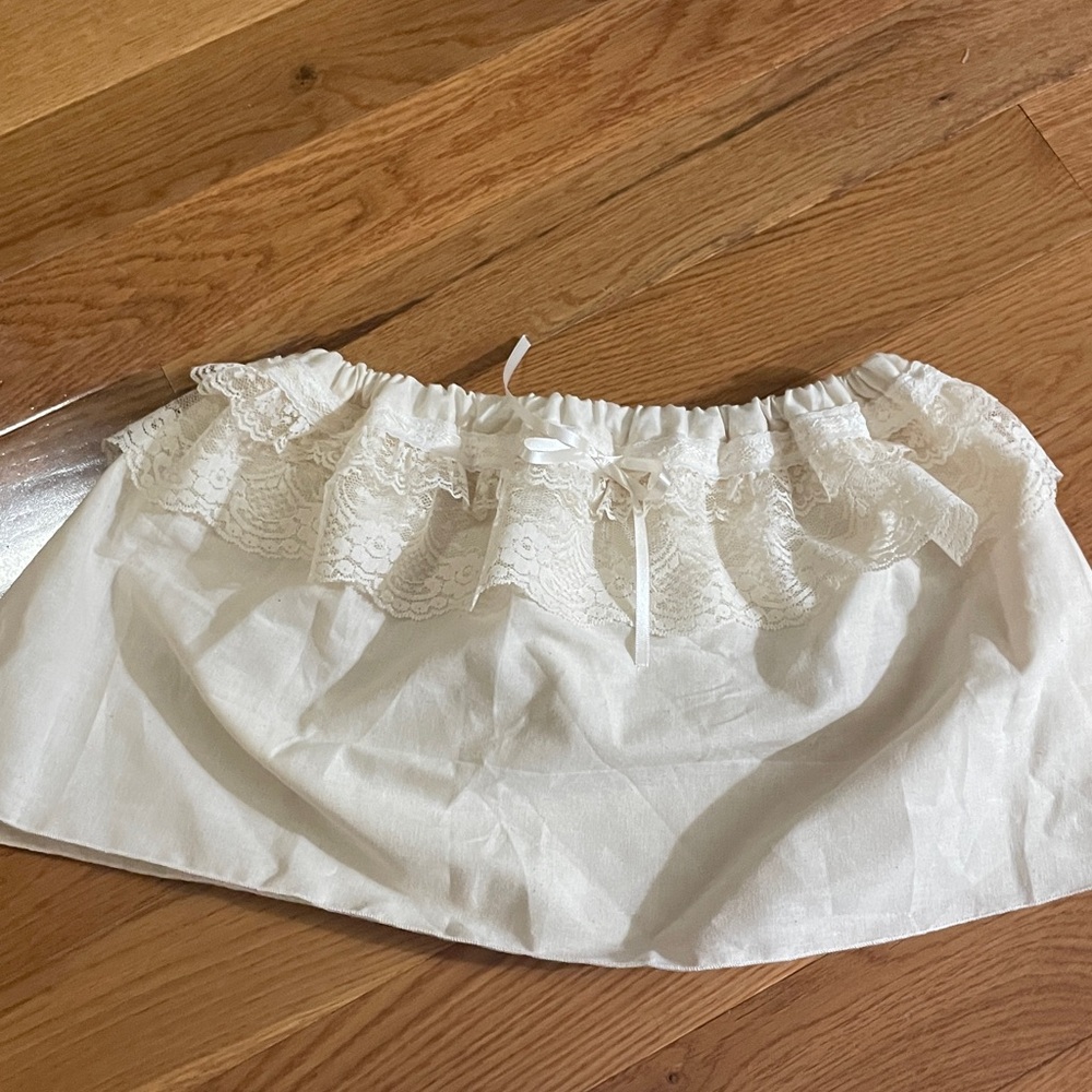BOHEMIA BY CHLOE 
LINEN LACE MINI SKIRT